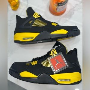 Jordan 4 thunder